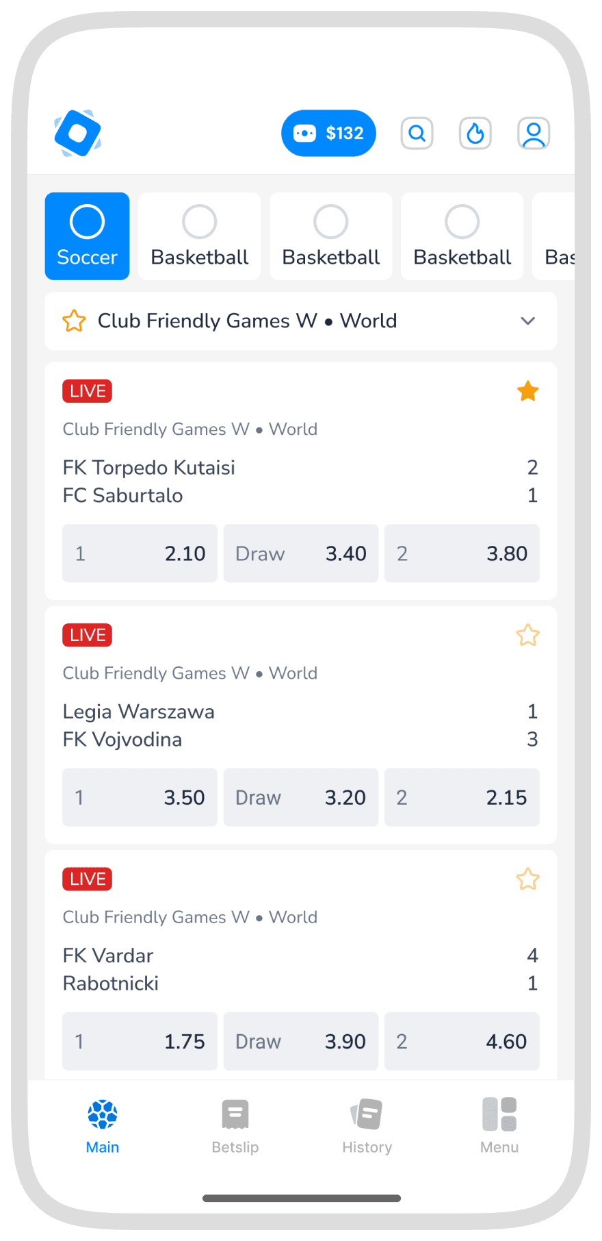 Тот же экран крупным планом: выбранная вкладка «Soccer», строка лиги и три LIVE-карточки матчей с составами и коэффициентами.
